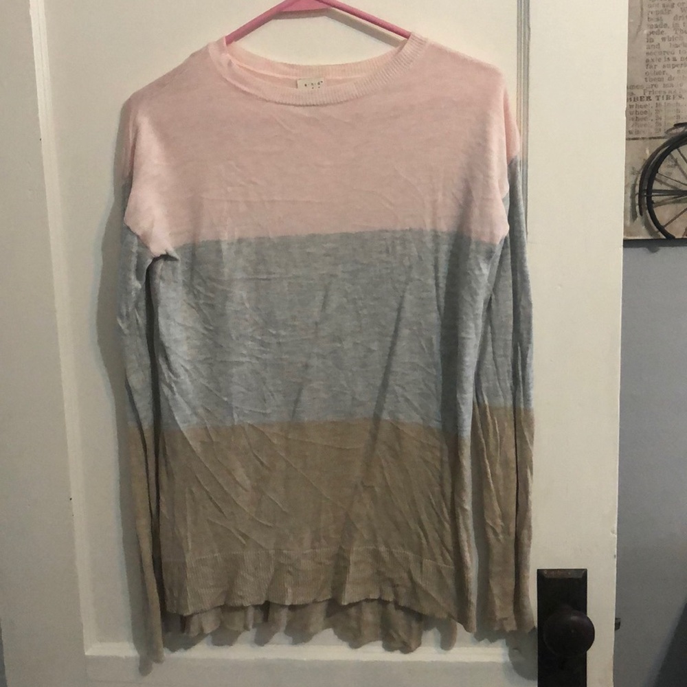 Comfortable tri color sweater.